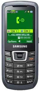 Edullinen k�nnykk� kahdella SIM-korttipaikalla: Samsungin C3212 DuoS