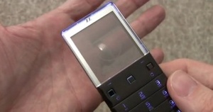 Videolla: esittelyss� l�pin�kyv�ll� n�yt�ll� varustettu Sony Ericsson XPERIA Pureness